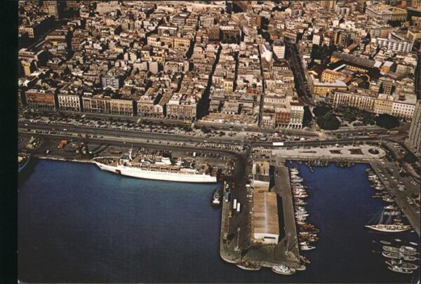 Cagliari Il Porto e via Roma veduta aerea