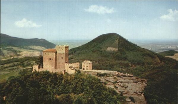 Annweiler Trifels Burg Trifels Fliegeraufnahme