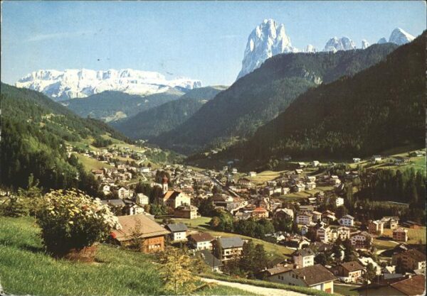 St Ulrich Groeden Tirol Grödental mit Sella und Langkofel Grupp