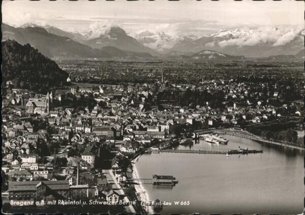 Bregenz Vorarlberg mit Rheintal und Schweizer Bergen Flieg