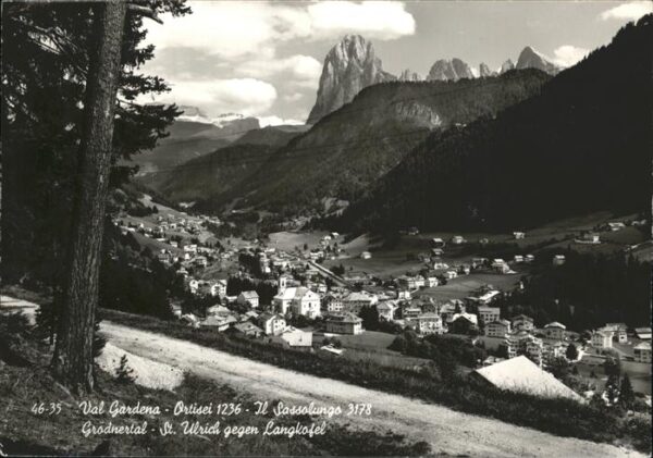 St Ulrich Groeden Tirol mit Langkofel Panorama