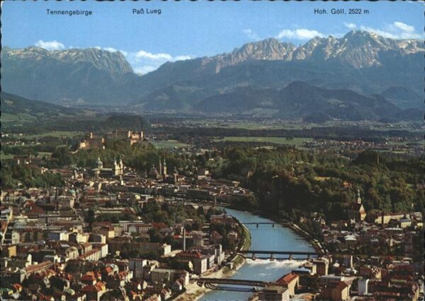 Salzburg Oesterreich Panorama mit Salzach Tennengebirge Hoh