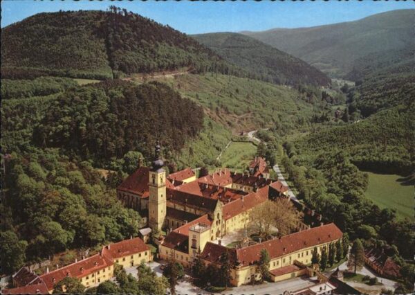 Heiligenkreuz Niederoesterreich Stift Heiligenkreuz im Wienerwald Flieg