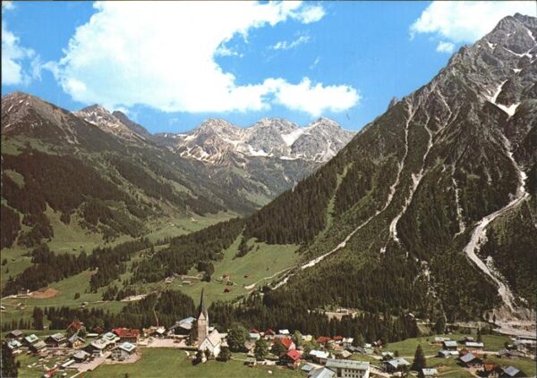 Mittelberg Kleinwalsertal mit Kuhgehrenspitze Hammerspitze Schafa