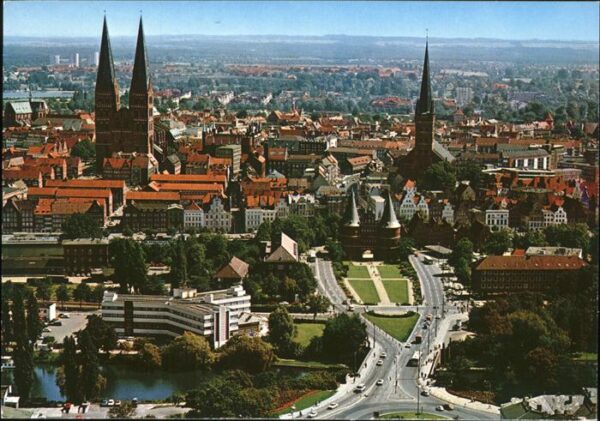 Luebeck Blick auf St Marien Holstentor und St P
