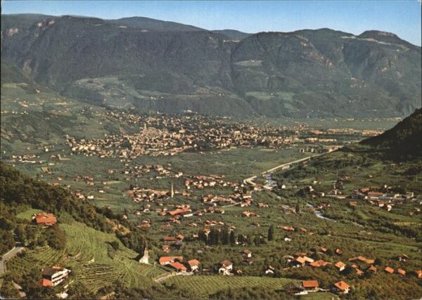Plars Lagundo Suedtirol gegen Algund und Meran