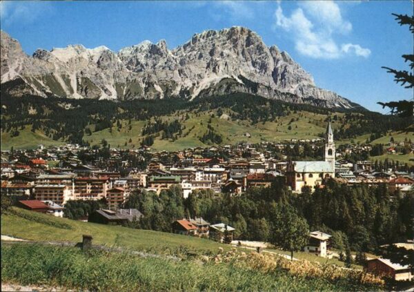 Cortina d Ampezzo Panorama e Dolomiti verso il Monte Cris