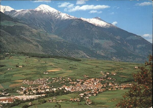 Vinschgau Val Venosta Ortsblick mit Alpenpanorama
