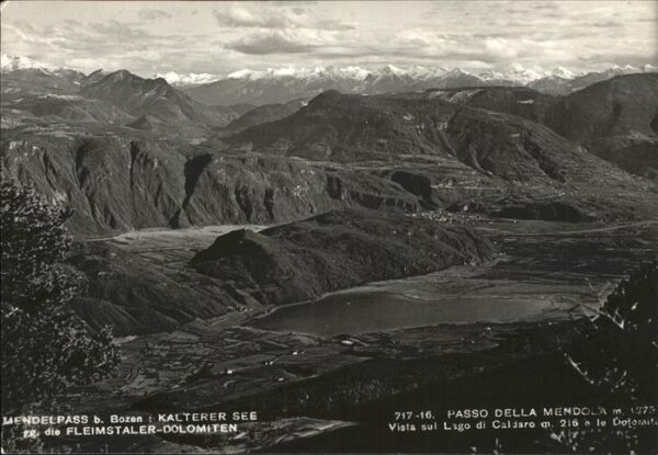 Kalterer See Suedtirol mit Mendelpass