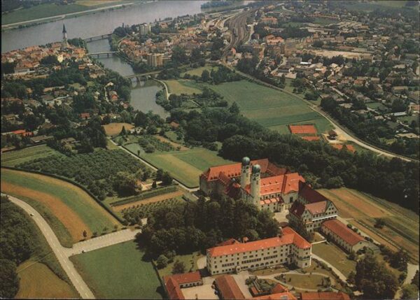 Vilshofen Donau mit Abtei Schweiklberg