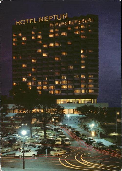 Rostock-Warnemuende Hotel Neptun bei Nacht