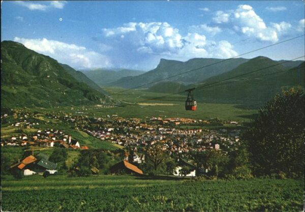 Dorf Tirol mit Seilbahn