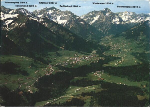Kleinwalsertal mit Blick auf RiezlernHirschegg u.Mitte
