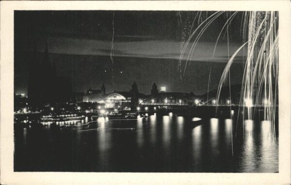 Koeln Rhein Rheinuferbeleuchtung mit Feuerwerk