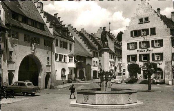 Loeffingen Dorfpartie mit Marktbrunnen
