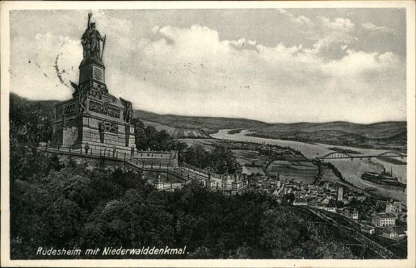 Ruedesheim Niederwalddenkmal Panorama mit Rhein Sc
