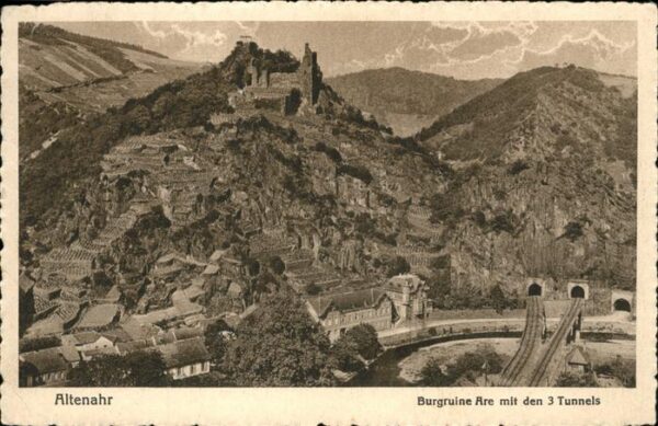 Altenahr Burgruine Are mit drei Tunneln