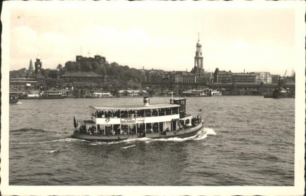 Hamburg Hafen mit Seewarte und Michaeliskirche