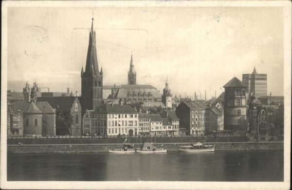 Duesseldorf Rhein Altstadt