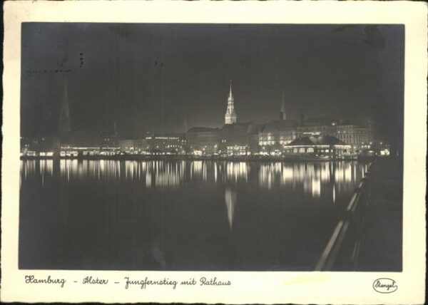 Hamburg Alster Jungfernstieg mit Rathaus bei Na