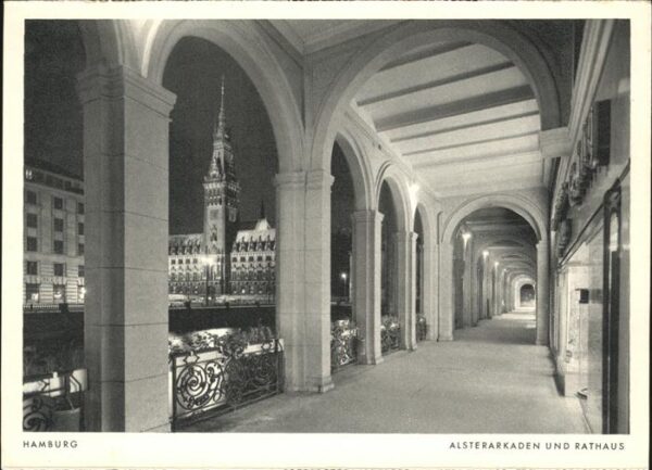 Hamburg Alsterarkaden Rathaus bei Nacht