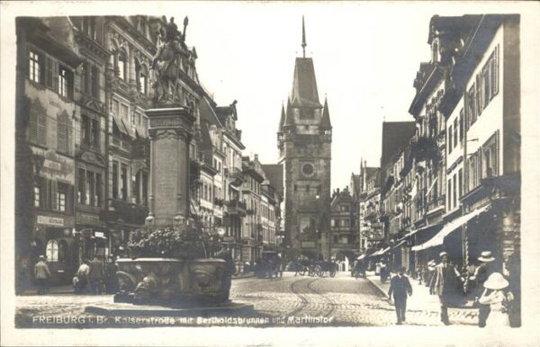 Freiburg Breisgau Kaiserstrasse mit Bertholdsbrunnen und