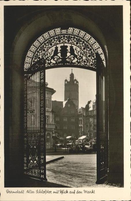 Darmstadt Altes Schlosstor mit Marktblick