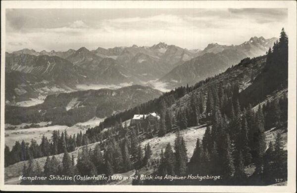 Kemptnerhuette mit Blick ins Allgäuer Hochgebirge