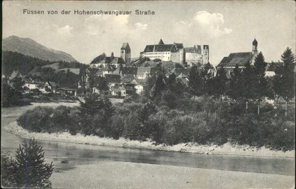 Fuessen von der Hohenschwangauer Strasse Schlos