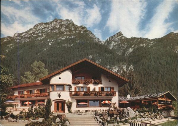 Garmisch-Partenkirchen Berggasthof Almhütte am Südhang des Kra