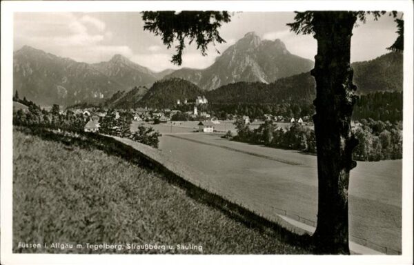 Fuessen Allgaeu mit Tegelberg Straussberg und Säuling