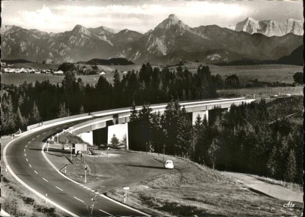 Nesselwang Wertachbrücke mit Säuling und Zugspitze