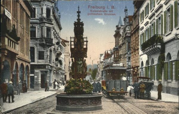 Freiburg Breisgau Kaiserstr mit gothischem Brunnen Strass