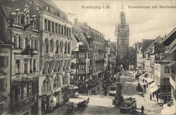 Freiburg Breisgau Kaiserstrasse mit Martinstor und Bertho