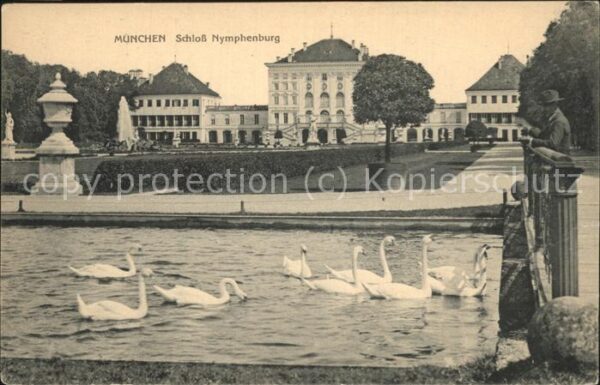 Muenchen Schloss Nymphenburg Schwan