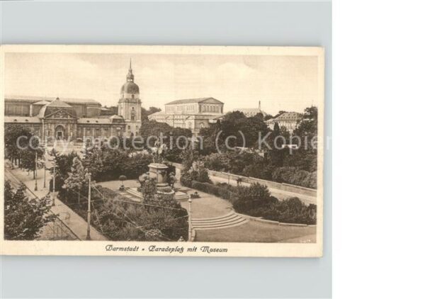 Darmstadt Paradeplatz mit Museum Reiterdenkmal
