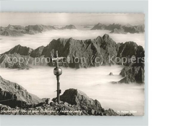 Zugspitze Gipfelkreuz Panorama gegen Dreitorspitz