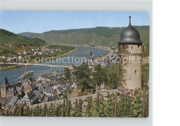 Zell Mosel Fußgängerbrücke Mosel Weinberge