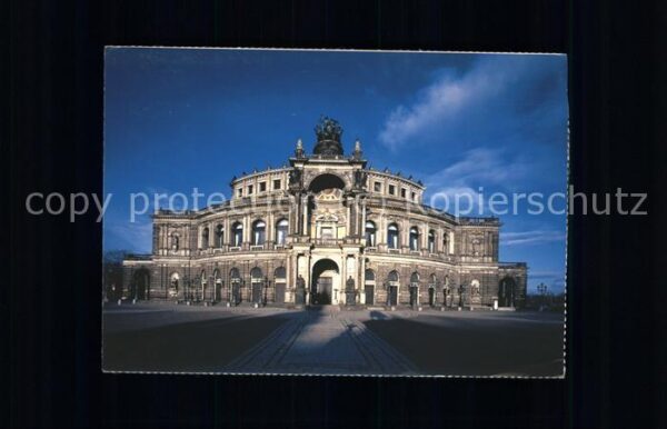 Opergebaeude Semperoper Dresden
