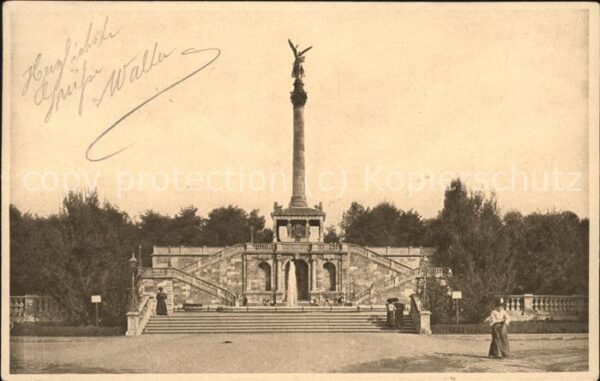 Muenchen Prinzregentenstrasse mit Friedensdenkma