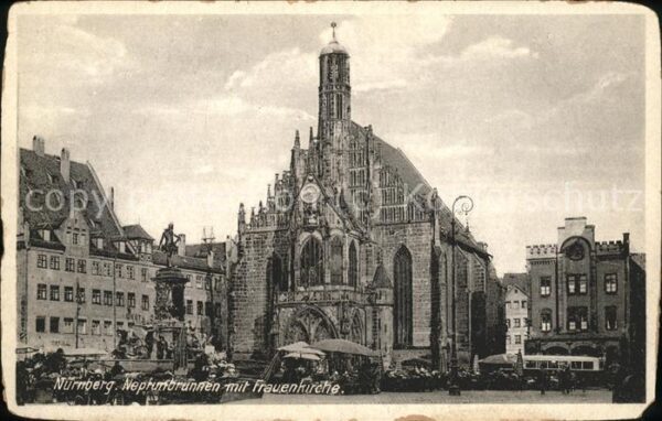 Nuernberg Neptunbrunnen u.Frauenkirche mit Markt