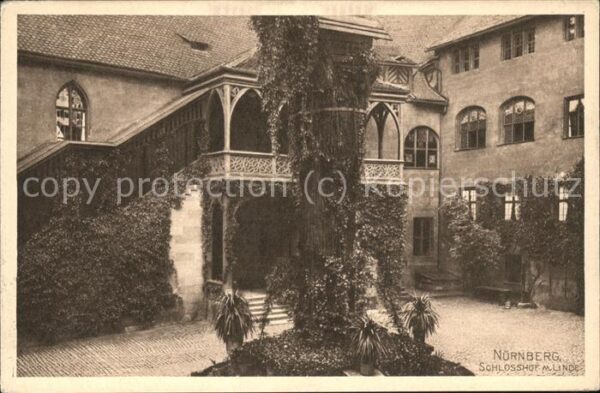 Nuernberg Schlosshof mit alter Linde