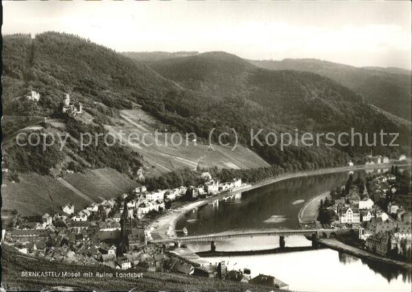 Bernkastel-Kues mit Ruine Landshut