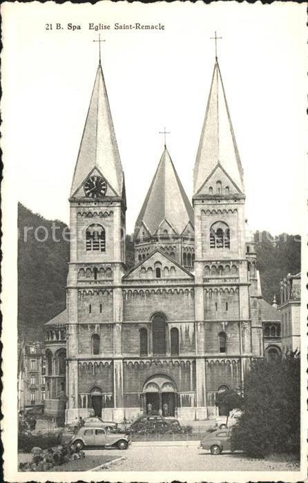 Spa Liege Eglise Saint-Remacle mit Oldtimer-Autos