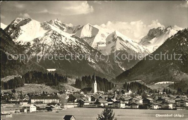 Oberstdorf Panorama mit Kirche und Alpen