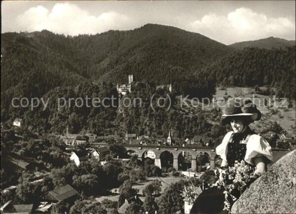 Hornberg Schwarzwald Panorama Frau in Tracht