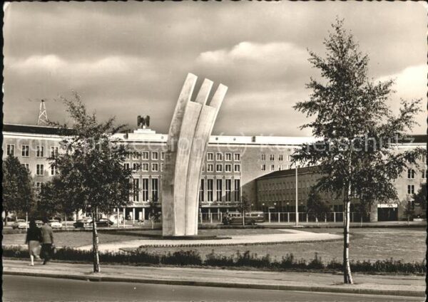 Berlin Tempelhof Luftbrückendenkmal