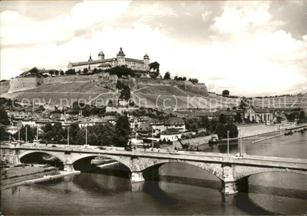 Wuerzburg Ludwigsbrücke mit Festung