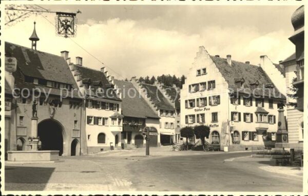 Loeffingen Dorfplatz Brunnen