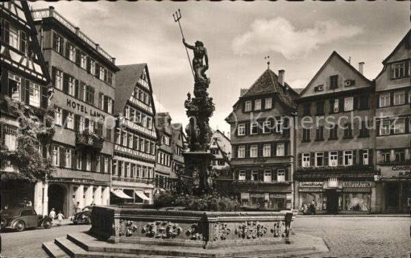 Tuebingen Marktplatz mit Brunnen